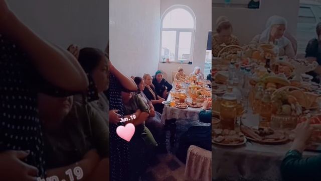танцует щия