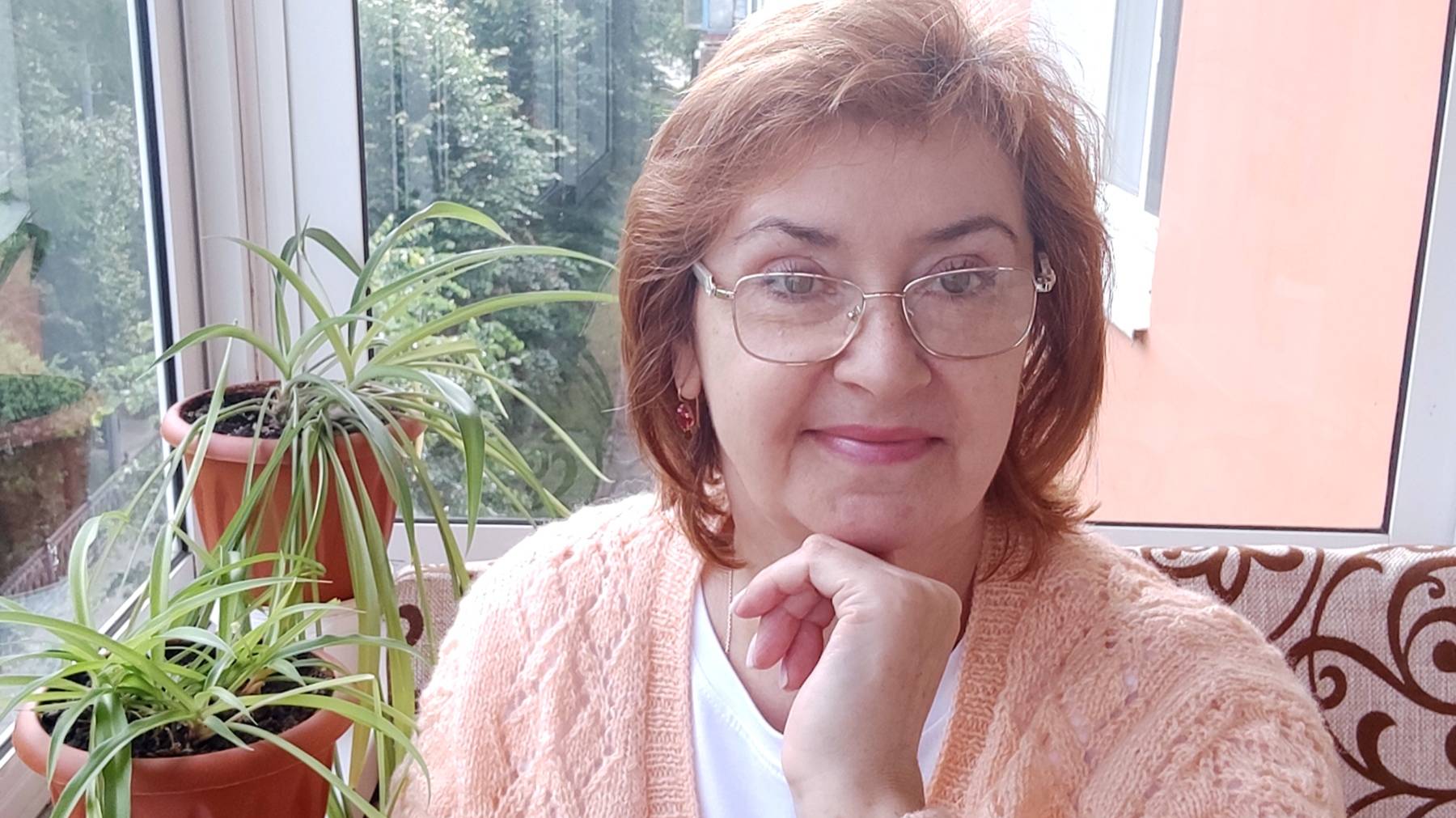 Вышивку продвинула, пряжу получила, плед измерила.