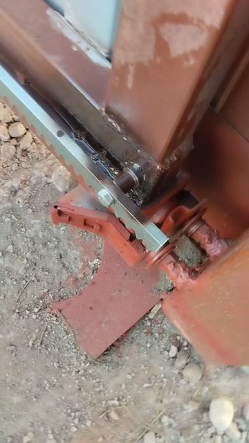 Откатные ворота своими руками. Автоматика. Смонтированна зубчатая рейка.