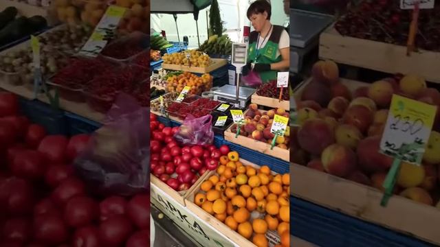 А вот цены на фрукты и овощи в Геленджике на ярмарке