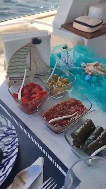 Морские прогулки с обедом на борту - GoToYacht.ru.