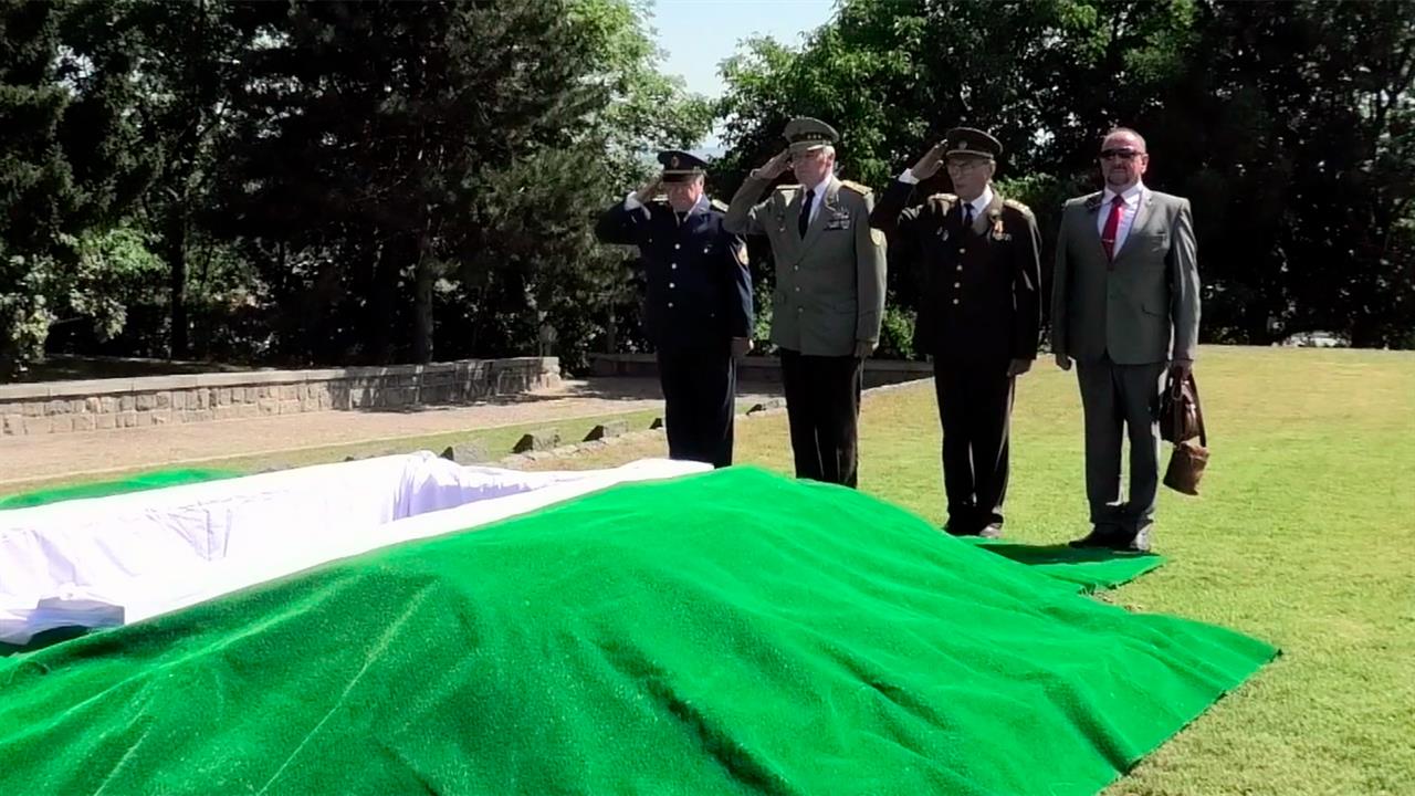 На главном военно-мемориальном комплексе Братиславы перезахоронили останки советского летчика-ист...
