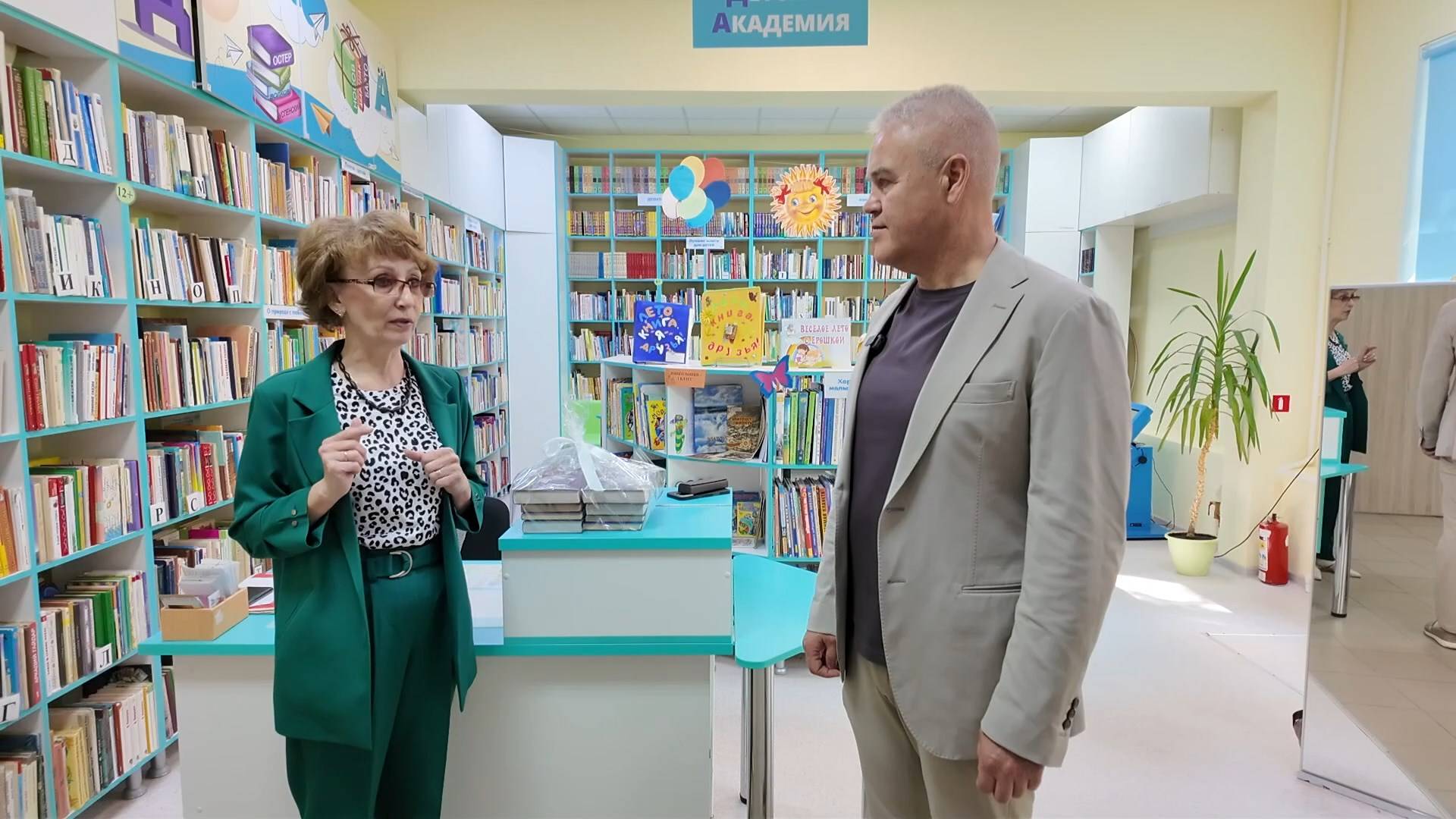 Многолетняя дружба и особый статус благотворителя