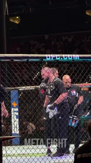 СОГЛАСНЫ с решением? Уланбеков победил Максума на UFC Баку