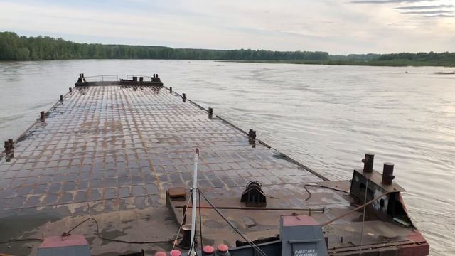 Теплоход ведёт баржу против течения р.Катунь - Навигация 2024 (16 мая) *без музыки*