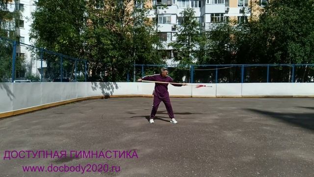 Разминка с копьём на спортплощадке (5)