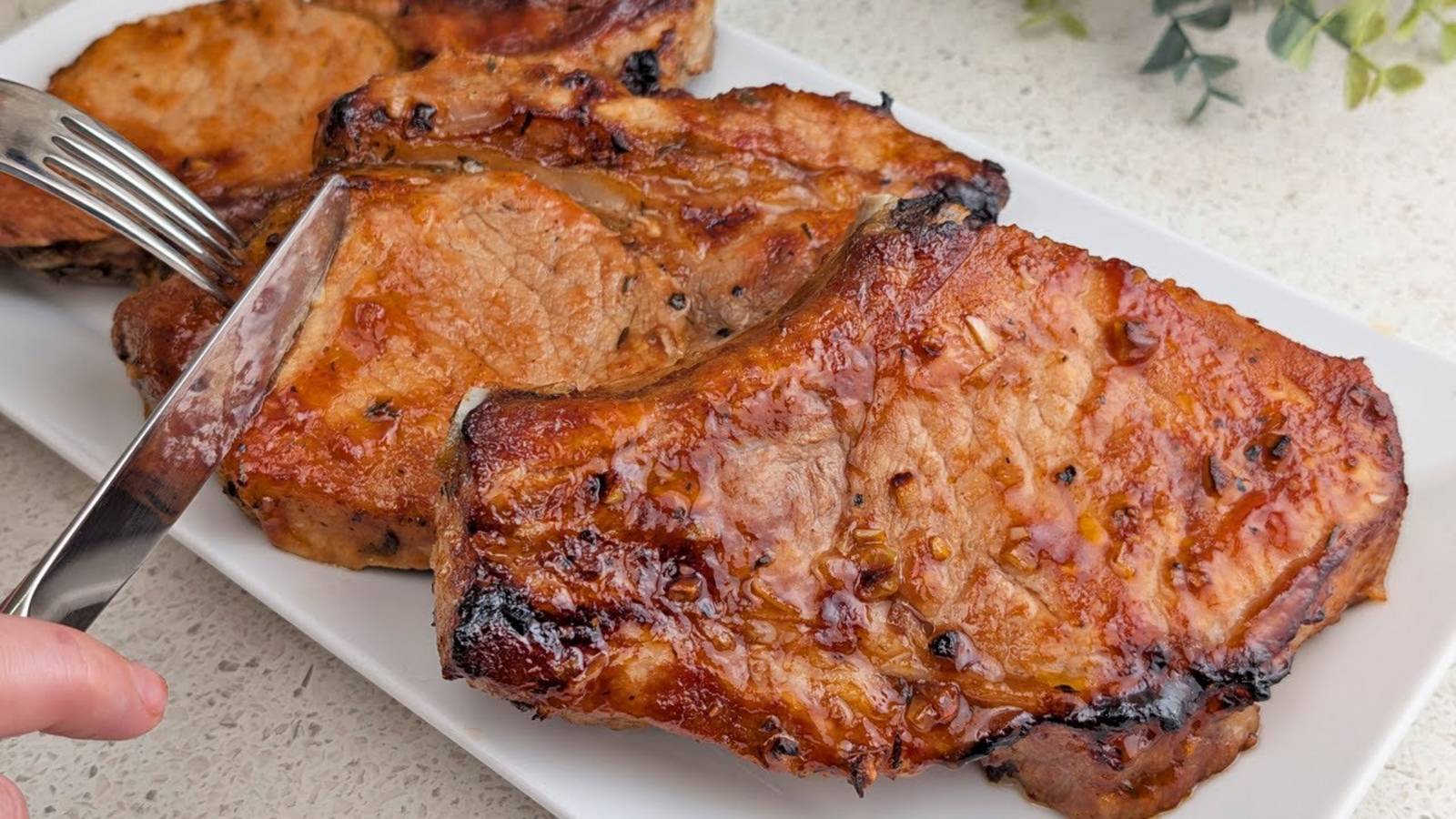 Шеф-повар корейского ресторана показал, как приготовить самые вкусные свиные отбивные