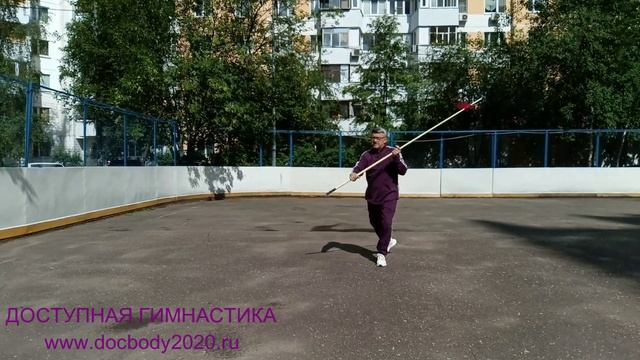 Разминка с копьём на спортплощадке (6)