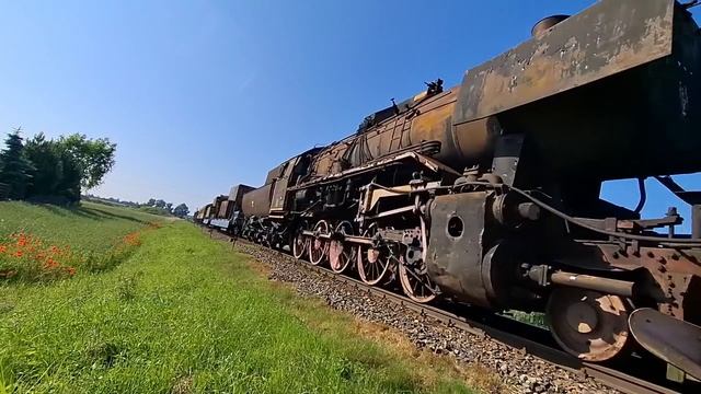 Тепловоз SM42-1225 6Dg перегоняет ржавые паровозы и вагоны в Вольштын