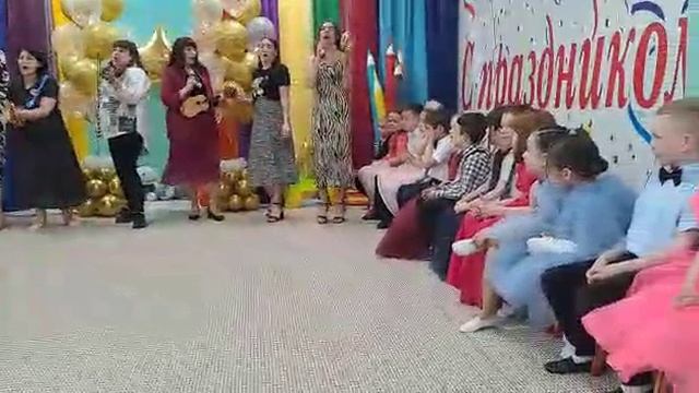 "Мы уходим от вас" Номер родителей для выпускного в детском саду