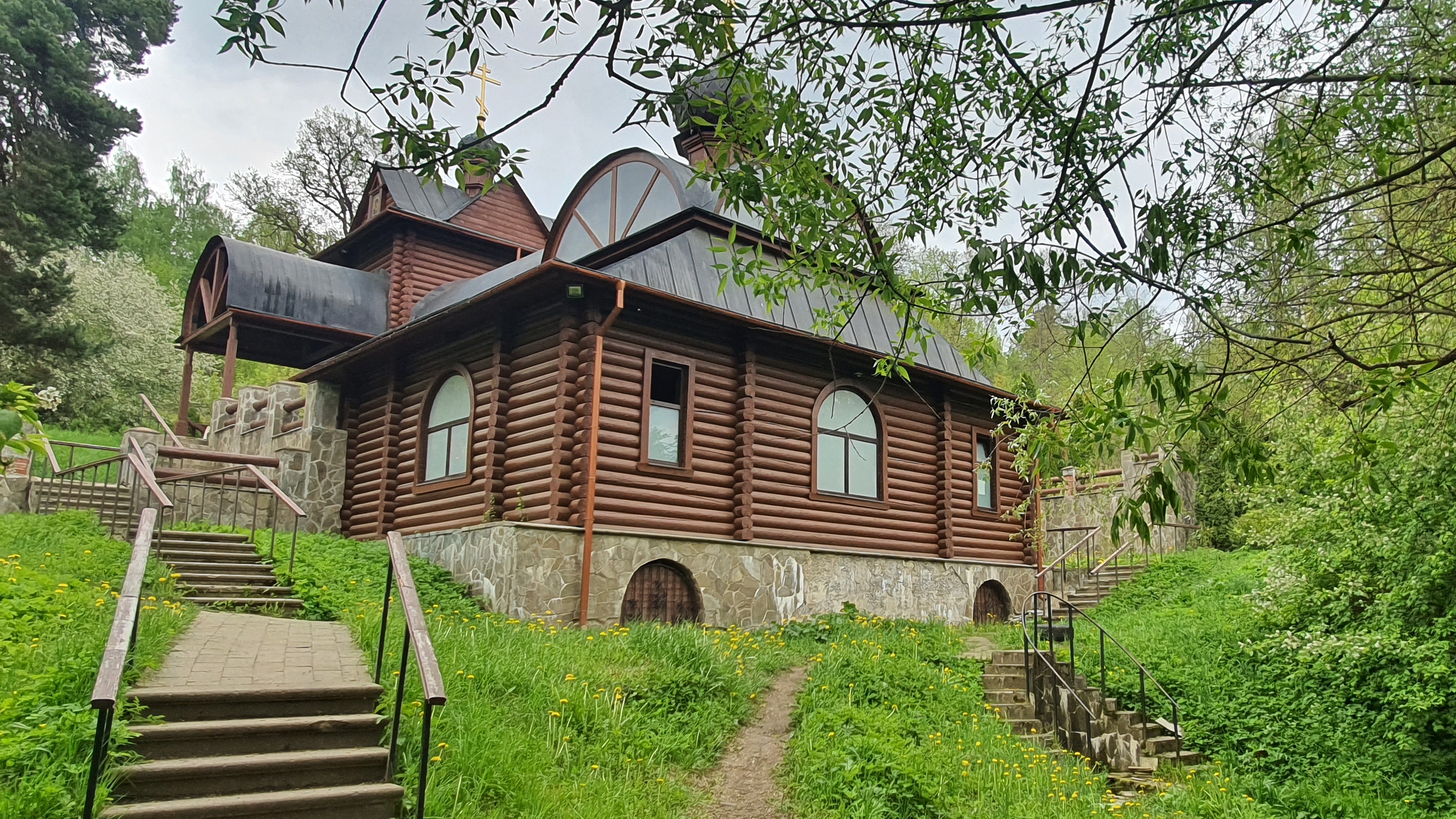 Источник преподобного Саввы Сторожевского в Звенигороде, в скиту Саввино-Сторожевского монастыря
