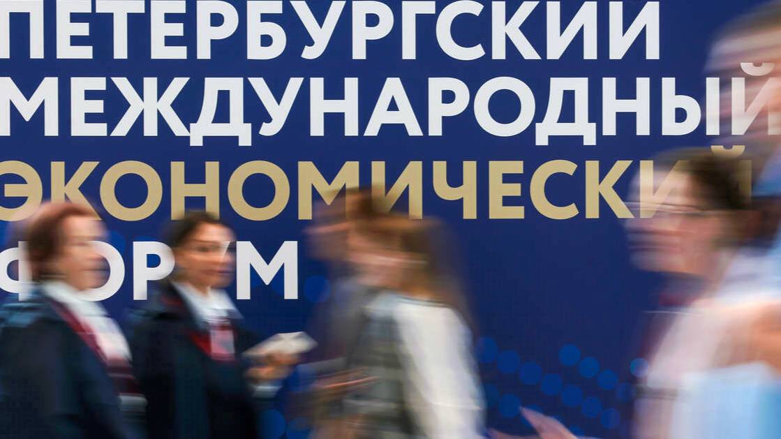 Сечин выступил с докладом на Энергопанели ПМЭФ