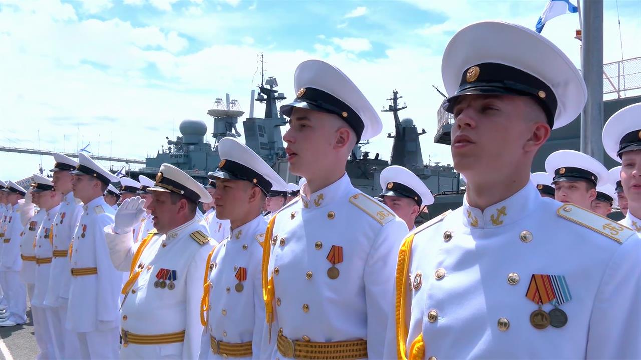В учебных заведениях Минобороны по всей стране проходят выпускные