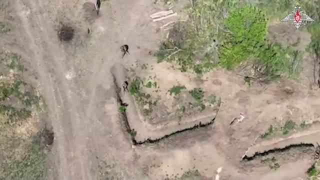 Военнослужащие группировок войск «Центр» и «Днепр» отрабатывают штурм укреплений ВСУ на полигона...