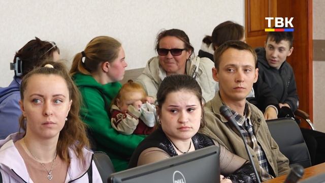 Новоселье для сирот: в Искитиме вручили ключи от квартир девяти счастливчикам