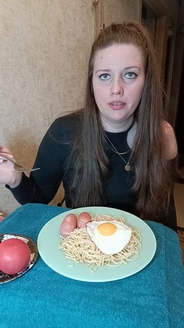 мукбанг/ спагетти из чечевицы/жареное яйцо/сардельки/