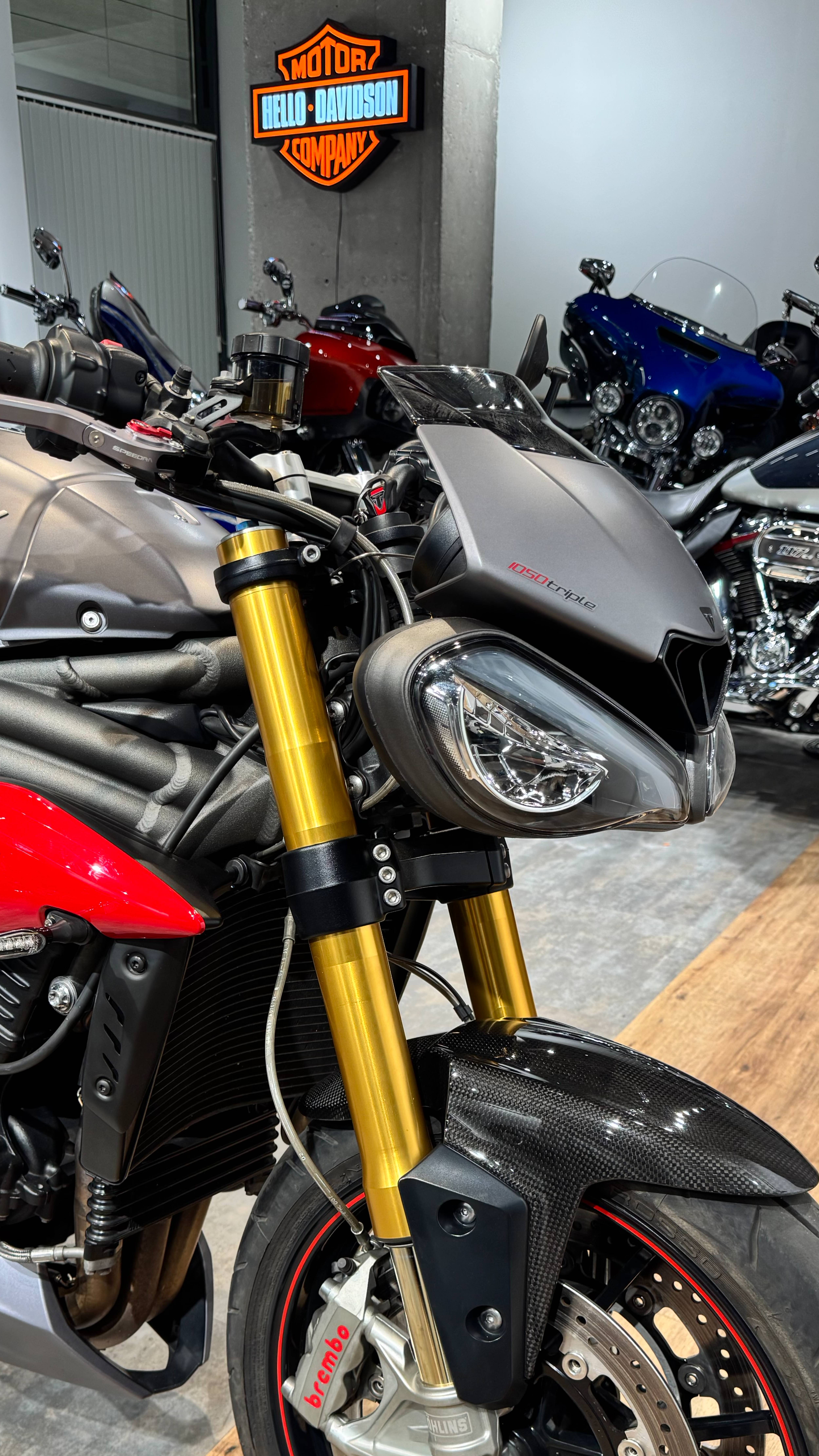 TRIUMPH Speed Triple 1050 R