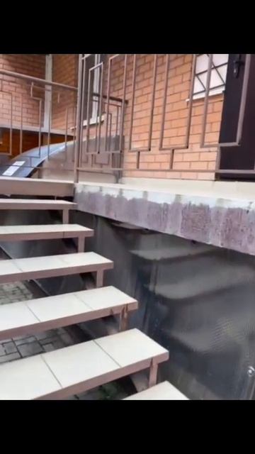 Сдам помещение с отдельным входом
Ул. Комарова 21/1 
30+ к. у
89528623956