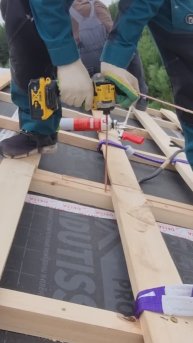 Монтаж конструкционными саморезами - Кровельных панелей каркасного дома Сканди 100 #prefab