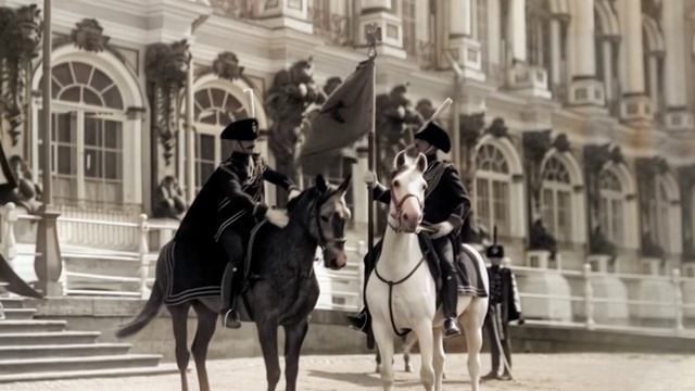 По фото - проход парадным строем Лейб-гвардии Гусарского ЕВ полка в Царском Селе. (1)