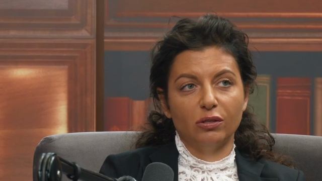 Маргарита Симоньян  разговоре с Ольгой Скабеевой в студии общества «Знание» на ПМЭФ 2025