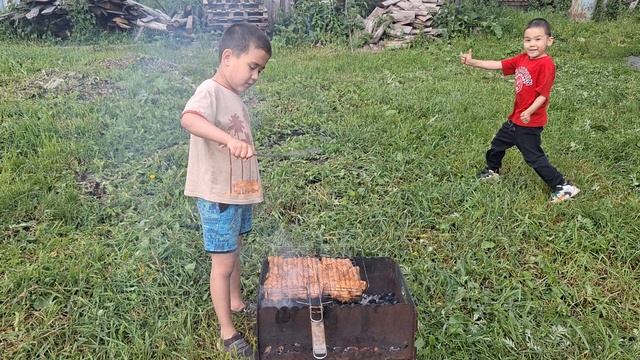 Жарим шашлык