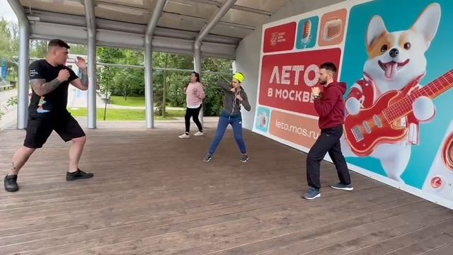 Фитнесс-зарядка в парке Марс.