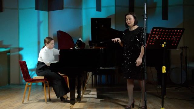 П. Чайковский, сл. Сурикова  "Я ли в поле да не травушка была",  А. Гурилёв "Чёрный локон"