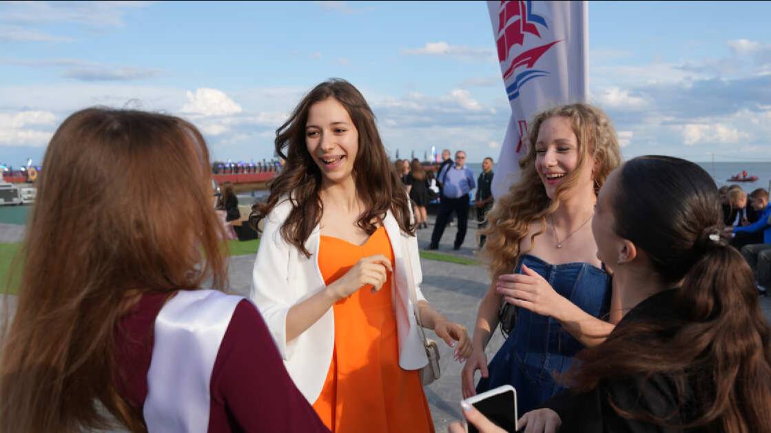 "Чудо бывает": выпускники поделились впечатлениями от "Алых парусов" в Мариуполе
