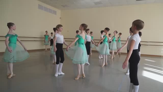 МГАХ.Франц. кадриль (2 фигура). (муз. Штрауса "Летучая мышь")
