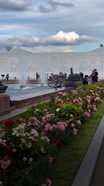 Летняя симфония ВДНХ: от фонтанов до зеленых аллей