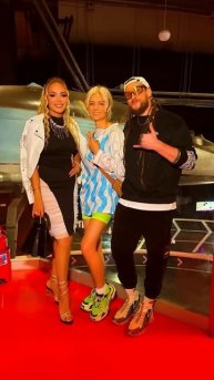 Анна Калашникова на фестивале «ФЕСТ-01» Поздравила Тимати и компанию Тимати Karting с ДР!