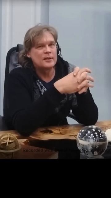 Большевики-Коммунистьі!
