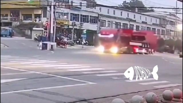 В Китае произошло самое странное ДТП, которое вы когда-либо видели