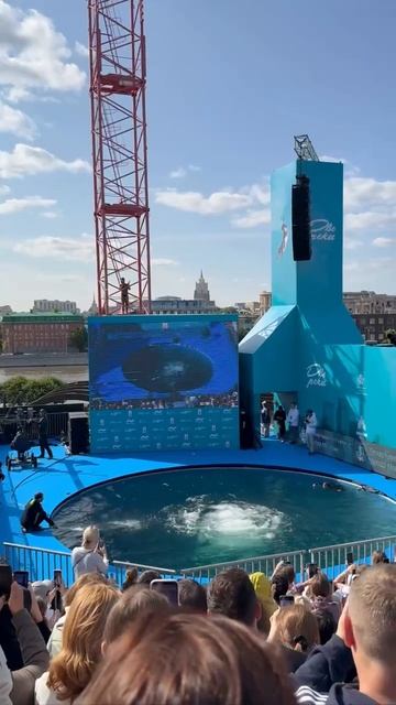 💦В парке «Музеон» люди прыгают с высоты 9 этажного дома💦