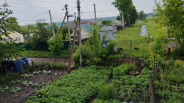 Уютная деревенская жизнь, атмосфера в деревне, дождливый день