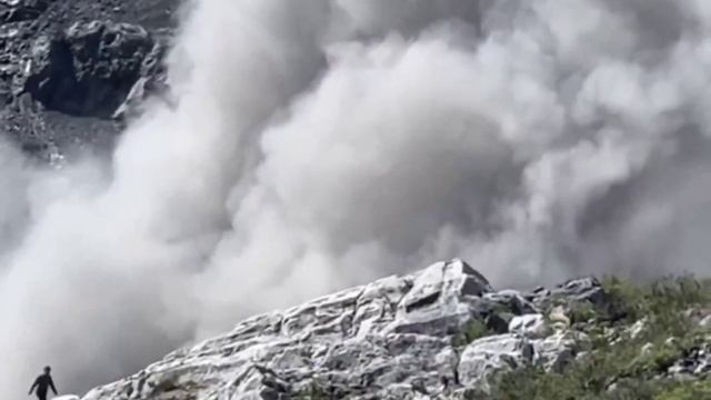 Обвал горной породы у водопада Боу-Глейшер-Фолс унёс жизни 2 человек, еще трое туристов получили ран