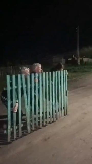 Чтобы за забор не ходить, мы носим забор с собой