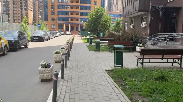 Каждый день провести по разному. это задача влога. мы снимаем 5ый день