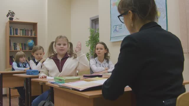 Признался в любви прямо на уроке! но она не поверила...