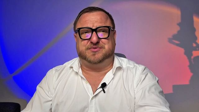 Что женщина носит всю жизнь, а снимает раз в год?