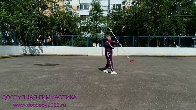 Разминка с копьём на спортплощадке (8)
