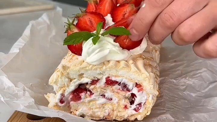 Меренговый РУЛЕТ с первой попытки...🍰😋 Рецепт в описании ✍️