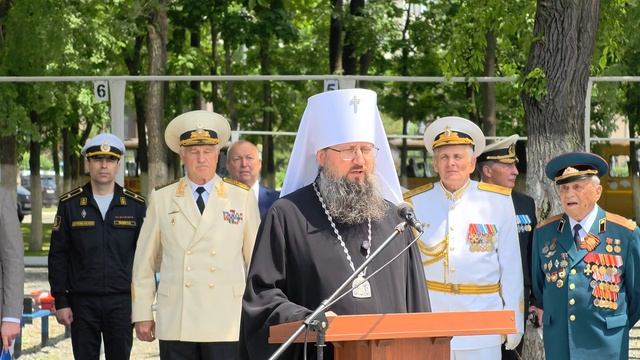 Глава Приморской митрополии поздравил выпускников Нахимовского военно-морского училища