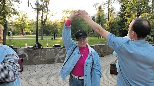У тебя в глазах звёзды отражаются... 20.06.25...