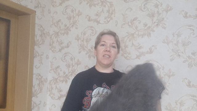 Теплые, но в тоже время лёгкие серые пуховые косынки с рисунком.
Носки и гольфы из собачьего пуха.