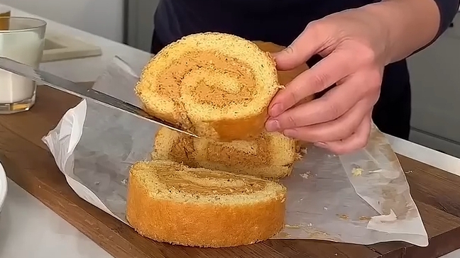 РУЛЕТ со сгущёнкой к чаю...🍰🍵😋    Рецепт в описании ✍️
