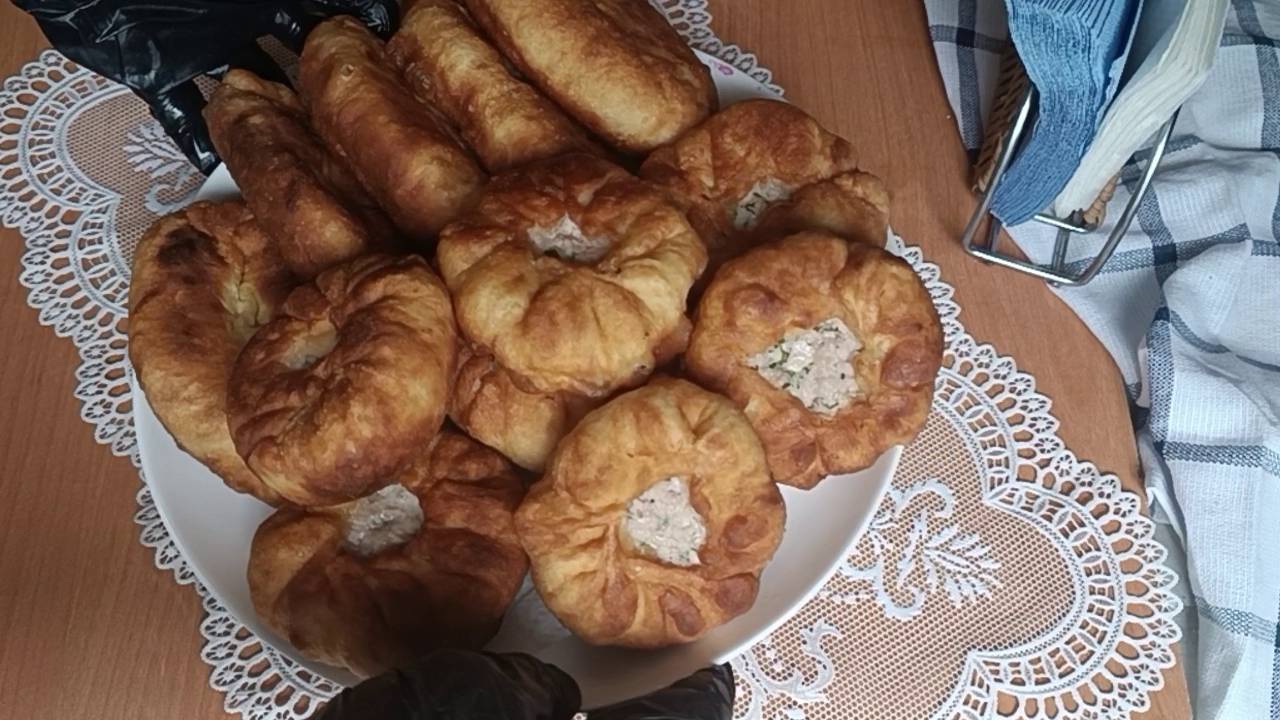 Захотелось пирожков и беляшей на простом кефирном тесте!