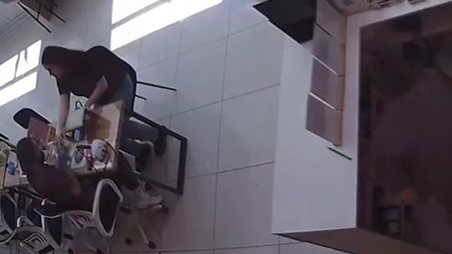 В Иркутске женщина родила прямо в салоне красоты.Схватки начались неожиданно во время педикюра.