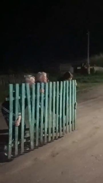 когда сказали за забора не выходить 🤣